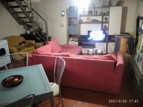 Stanza matrimoniale con balcone e bagno condiviso